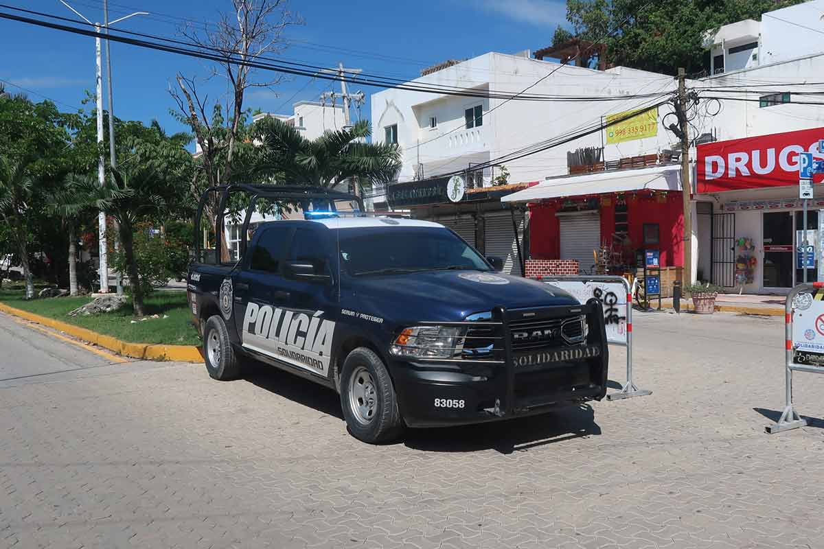 is playa del carmen safe police car
