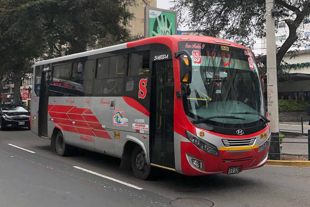 airport bus in lima