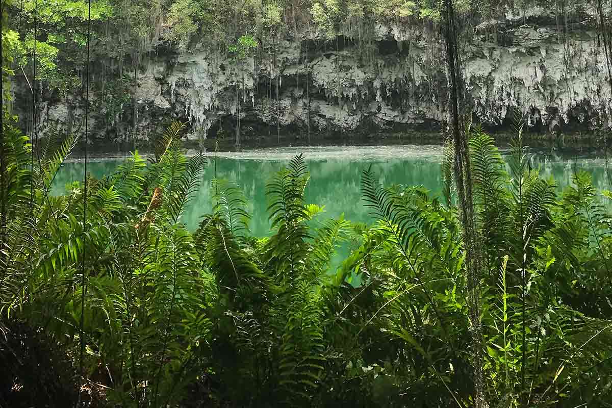 la cueva de tres ojos